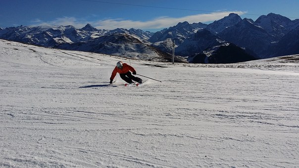 Engineering a Smooth Ride: Creating the Perfect Ski Through Shaping and Vibration Damping